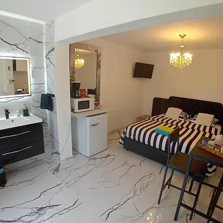 Guest house Charmante Au Rdc *